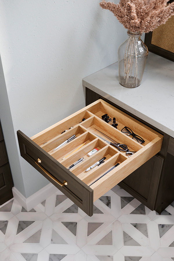 /file/media/thomasville/products/cabinet_interiors/base-cutlery-insert.jpg